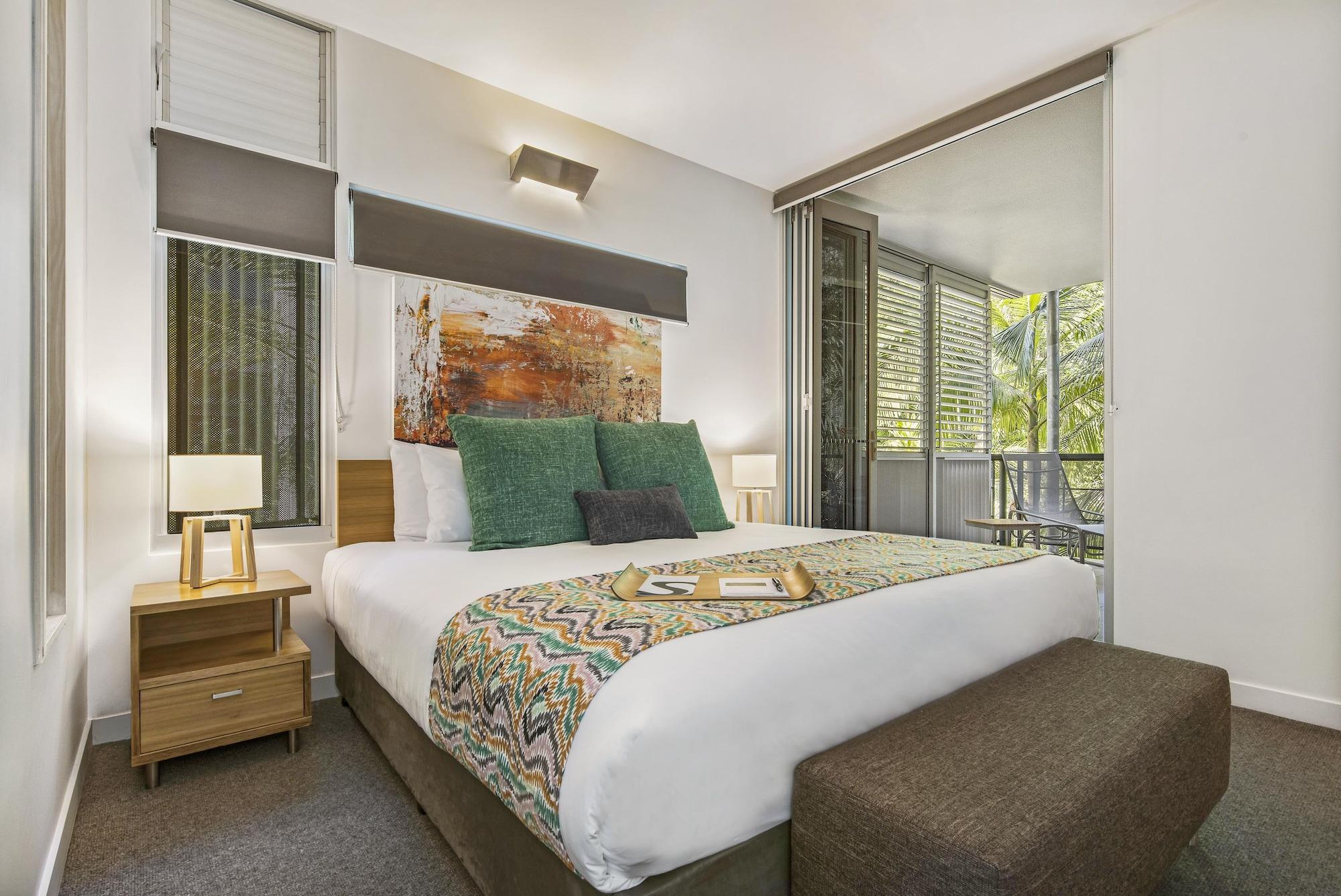 Peppers Noosa Resort And Villas Екстер'єр фото A bedroom at the Mantra on Lake