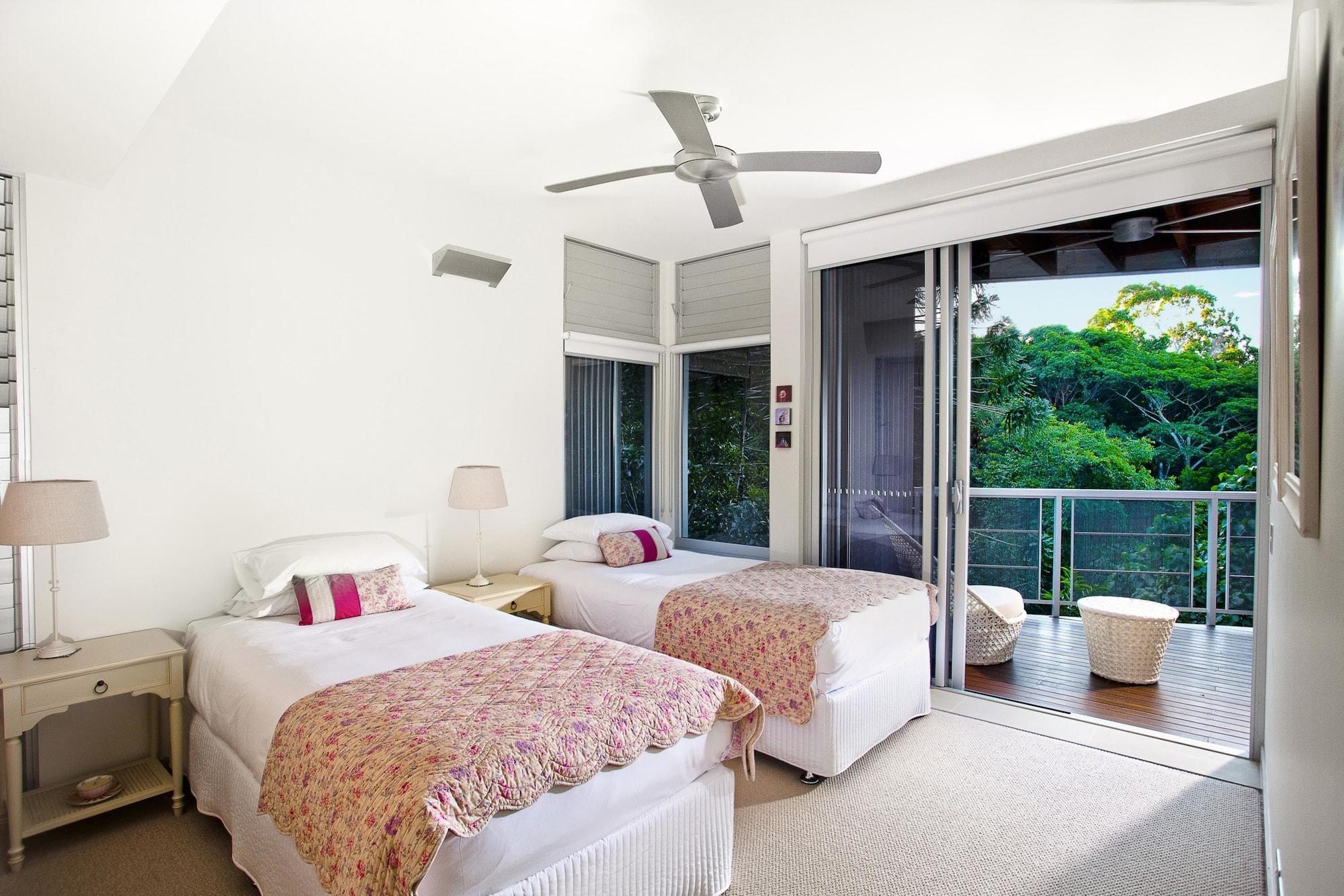 Peppers Noosa Resort And Villas Екстер'єр фото A bedroom at the resort