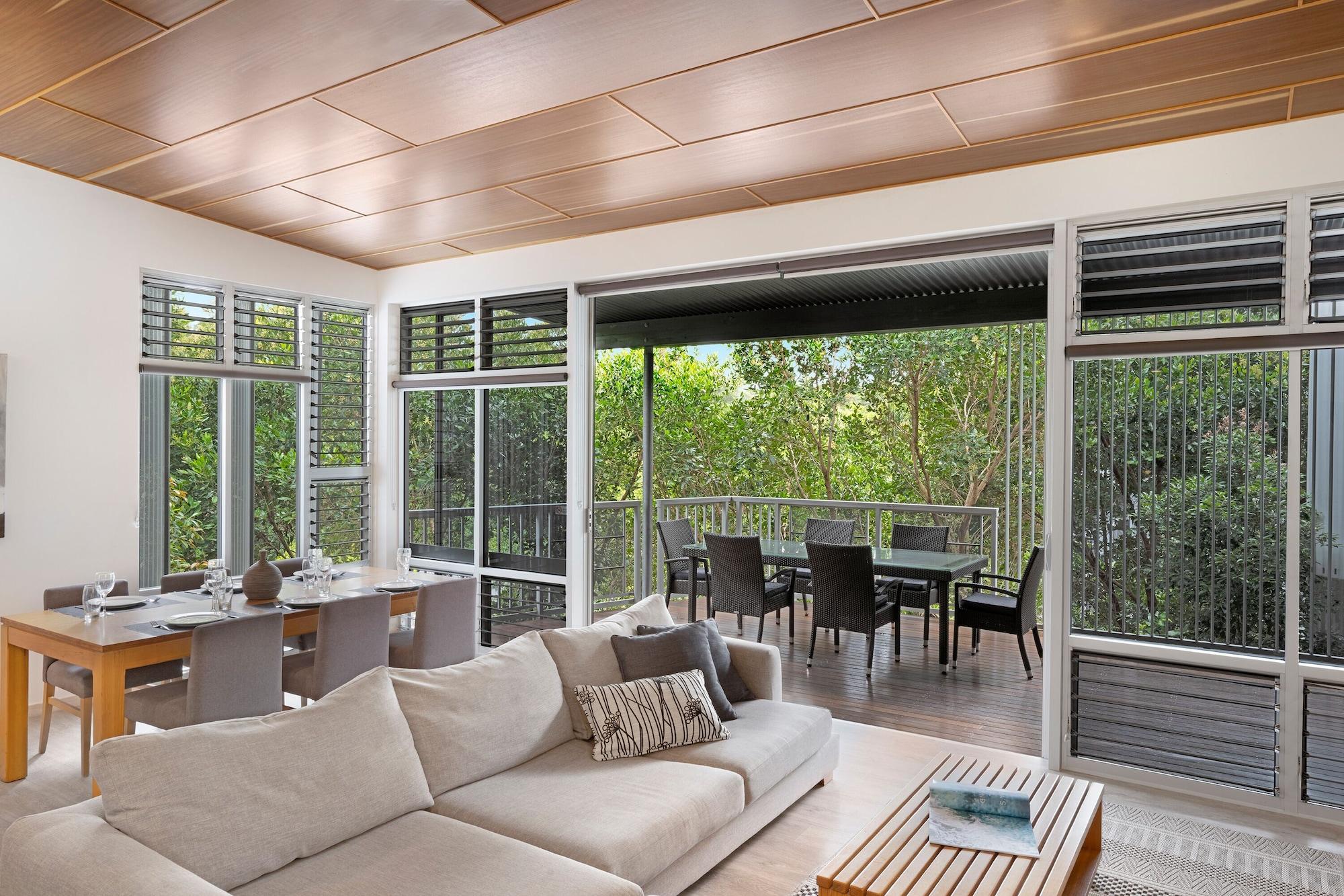 Peppers Noosa Resort And Villas Екстер'єр фото Living room with a view of the rainforest