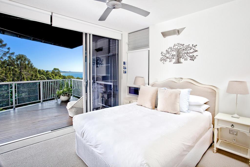 Peppers Noosa Resort And Villas Номер фото A bedroom with a sliding door