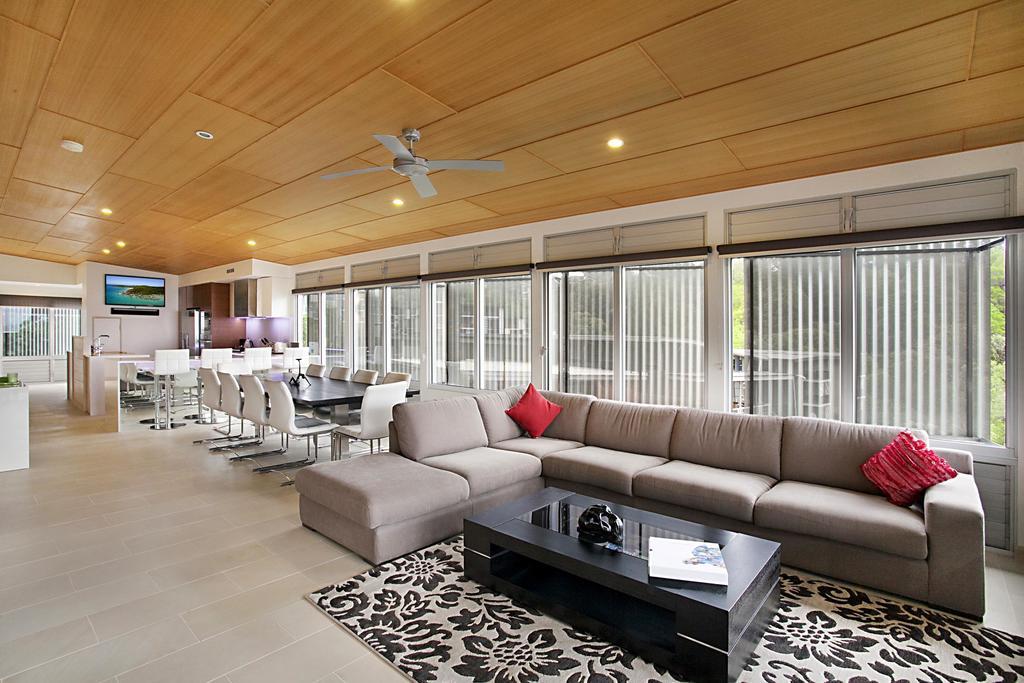 Peppers Noosa Resort And Villas Екстер'єр фото A living room with a large sectional sofa