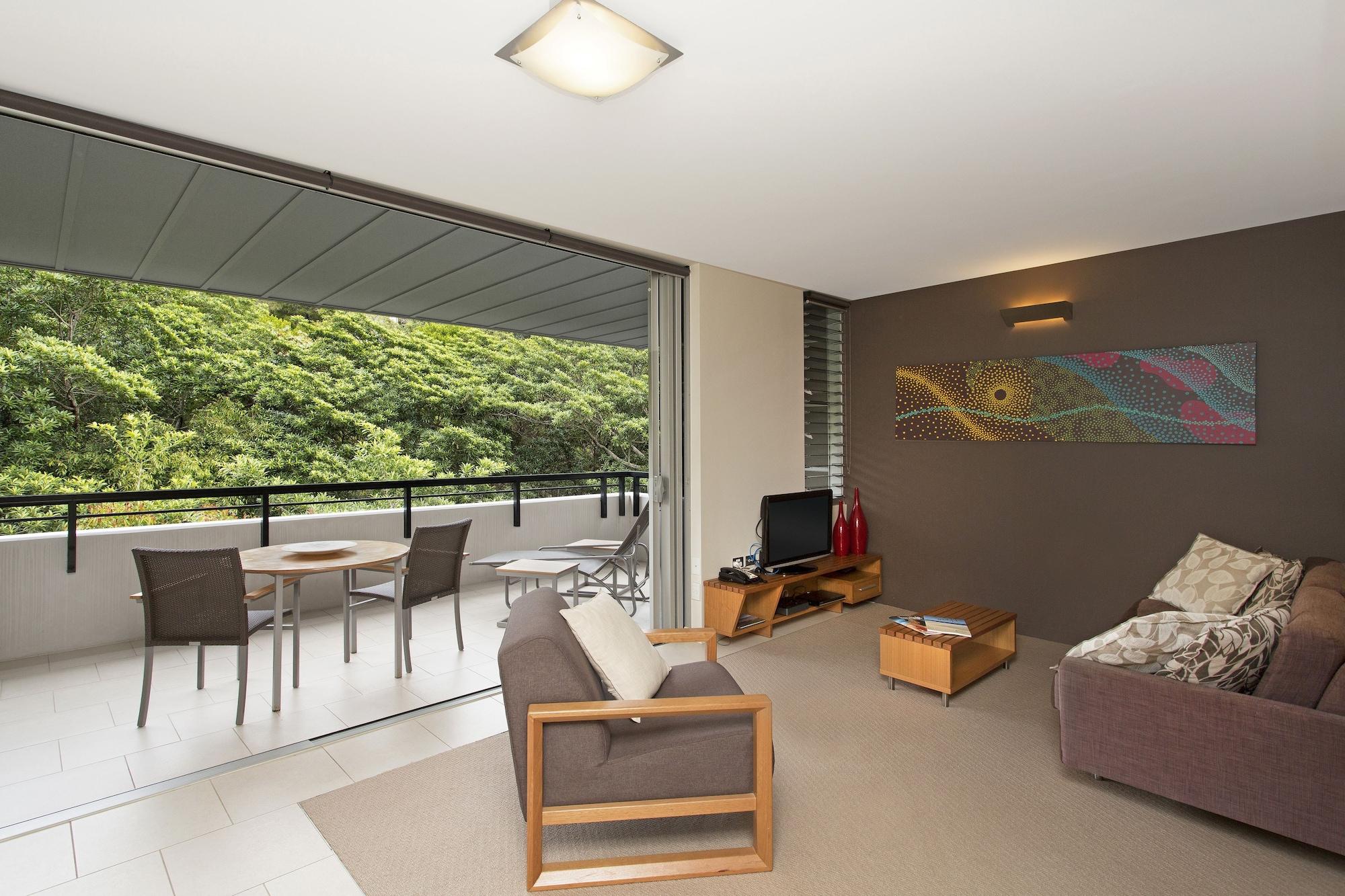 Peppers Noosa Resort And Villas Екстер'єр фото A living room with a balcony